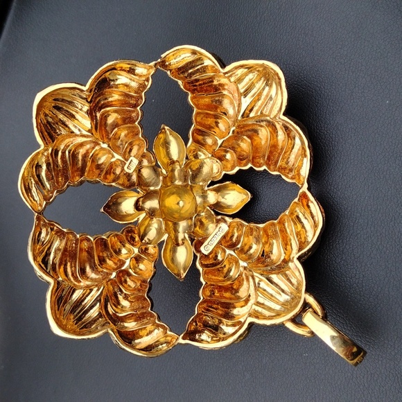 SUBSTANTIAL SOLID 18K Gold Hammered Maltese Cross Pendant - Picture 12 of 16